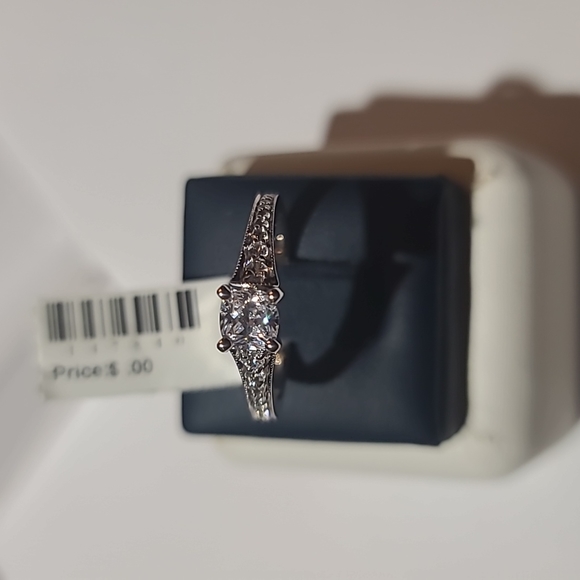 Jewelry - Silver and CZ ring